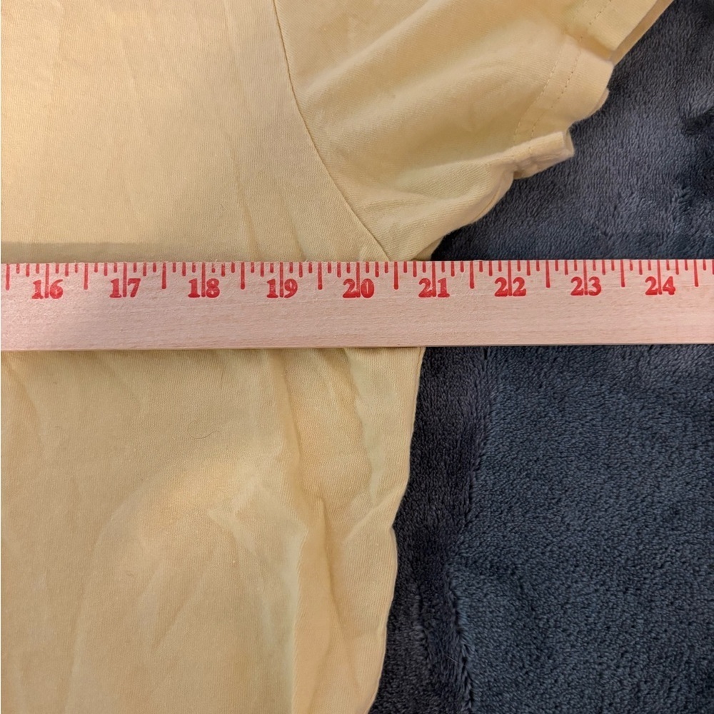 Hollister Men's Light Yellow Short Sleeve Tee - Picture 3 of 7